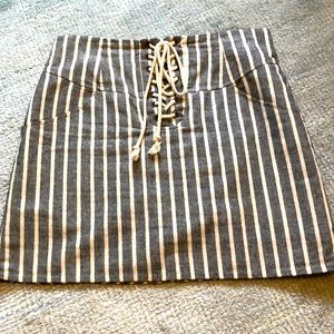 High waisted striped skirt